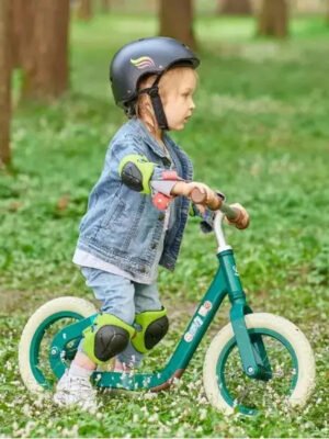 Hape-Get-Up-_-Go-_-Lightweight-No-Pedal-balance-bike-Hape-Toy-Market-44357272.jpg